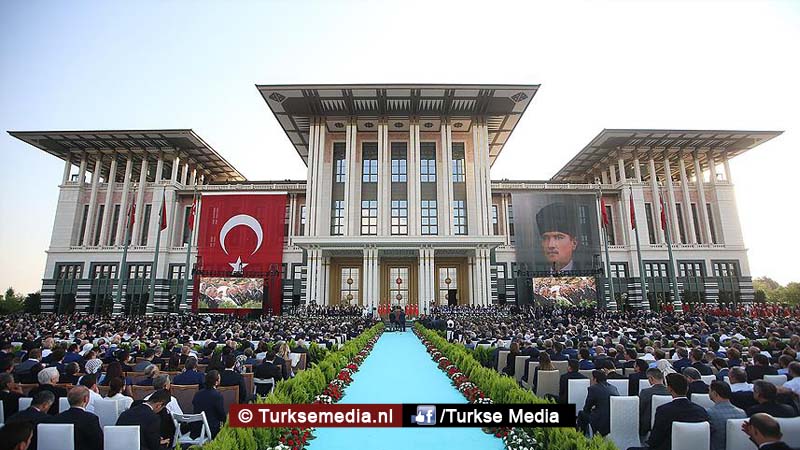 Turkije schakelt feestelijk over naar nieuw presidentieel systeem (fotogalerij)