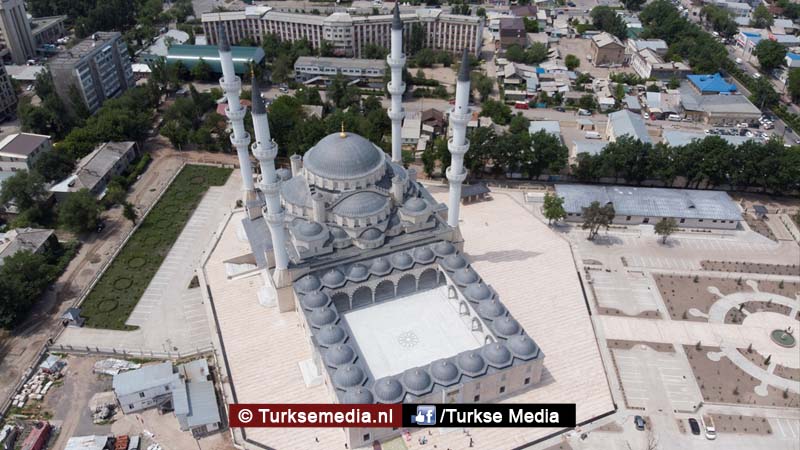 Turkije voltooit bouw grootste moskee van Centraal-Azië in Bisjkek