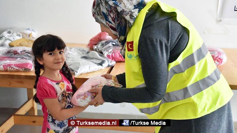 Turken delen cadeaus uit aan Palestijnse kinderen in Al-Quds