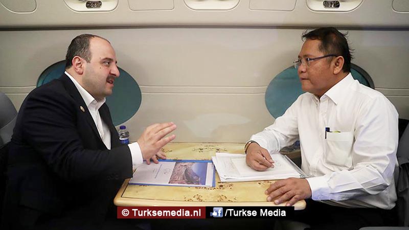 Turkse geste: minister laat Indonesische bewindsman meevliegen in regeringstoestel