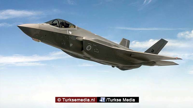 Turkse piloot voert eerste JSF-vlucht (F-35) uit in VS