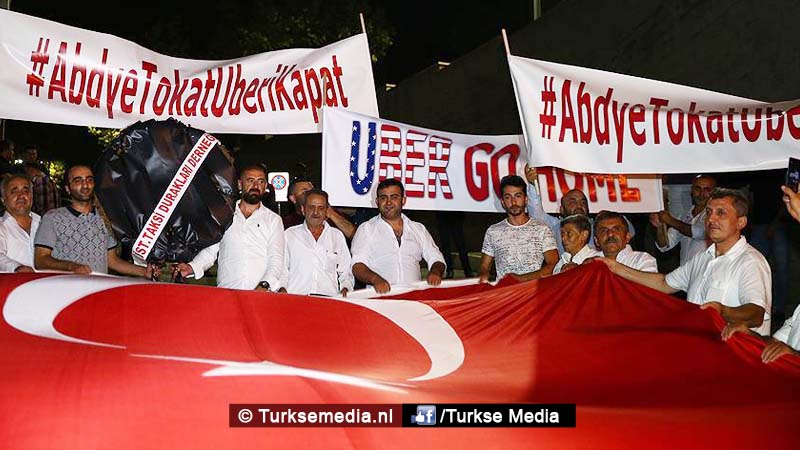 Turkse taxichauffeurs stormen af op Amerikaans consulaat