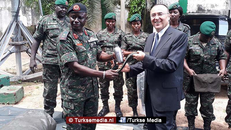 Turkije schenkt militaire goederen aan Gambia