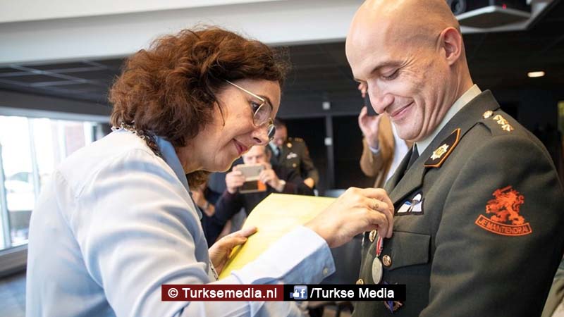 Amsterdam bekroont Turks-Nederlandse militair na heldendaad