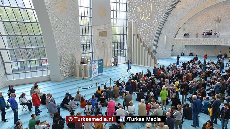 Nieuwe Turkse megamoskee Keulen trekt aandacht van niet-moslims