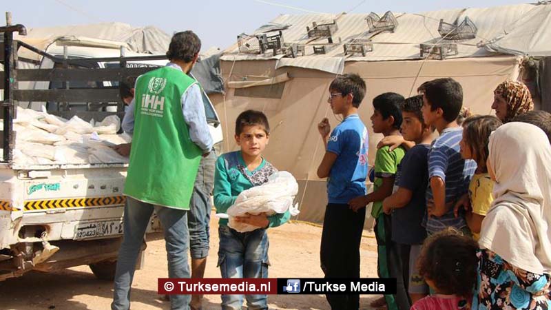 Turken delen tien miljoen zakken brood uit aan Syriërs in gered Idlib