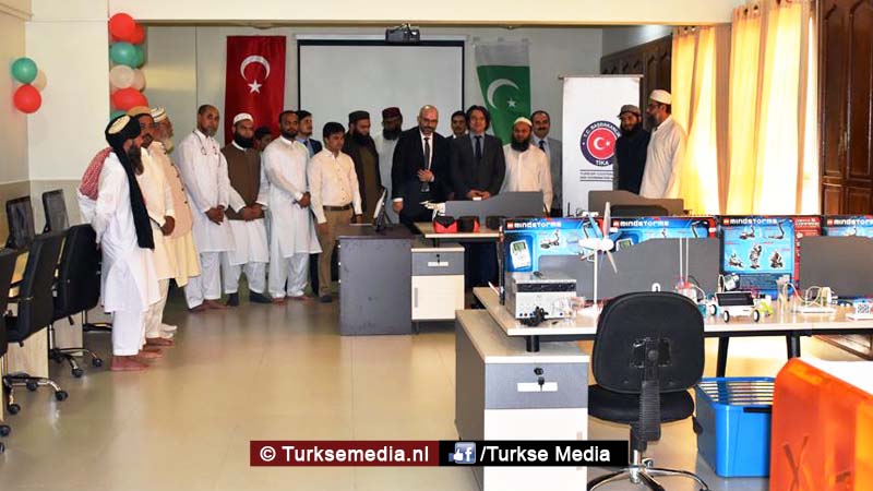 Turkije schenkt robotlaboratorium aan Pakistan