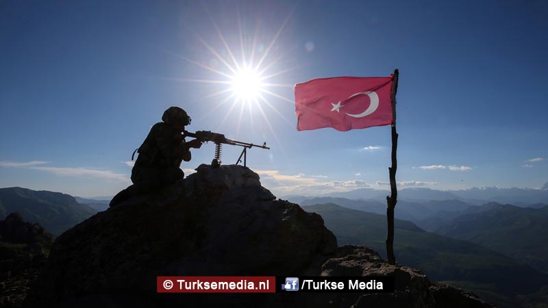 Terroristen in Noord-Irak vluchten weg van Turkse militairen