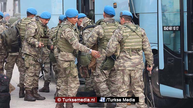 Turkse commandanten naar Syrische grens