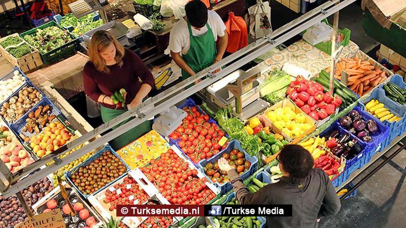 Turkse supermarkten gooien prijzen omlaag