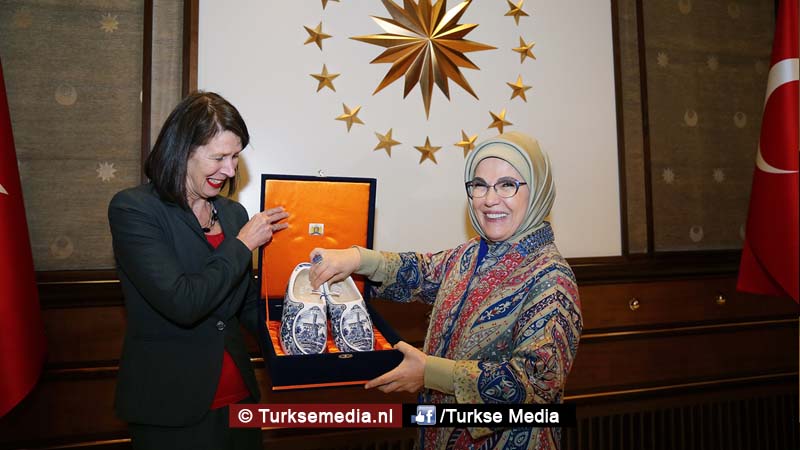 Hollandse boerinnen lovend over Turkse collega’s, bezoeken vrouw Erdoğan