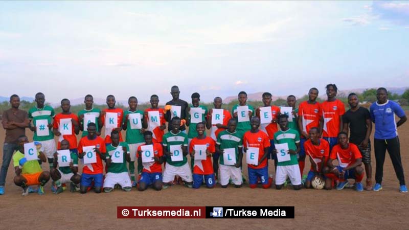 Turkse voetbalclub doneert materiaal aan Afrikaans vluchtelingenteam
