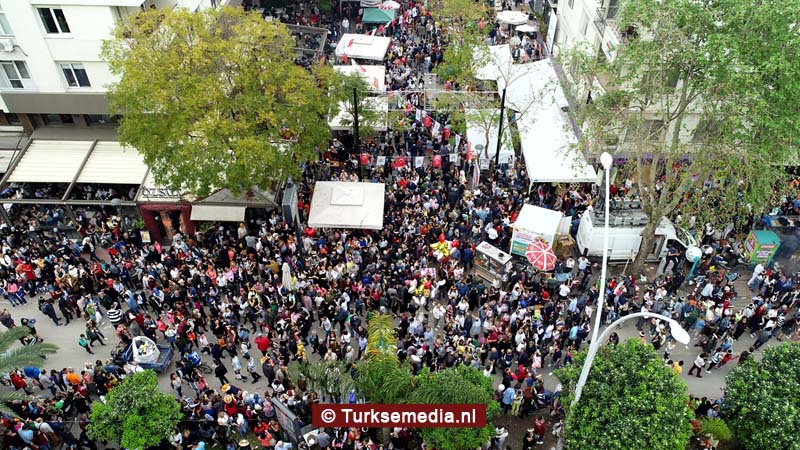 Oranjecarnaval in Adana trekt volle straten