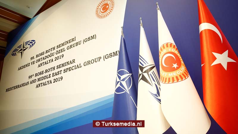 Turkse minister boort Franse parlementariër zwaar de grond in