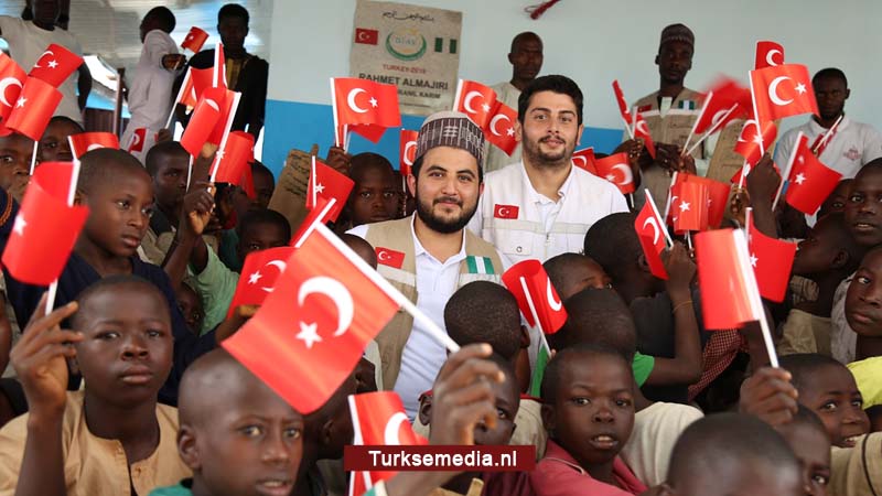 Nigerianen zien Turken als schoolvoorbeeld: Ze leren ons delen en elkaar helpen