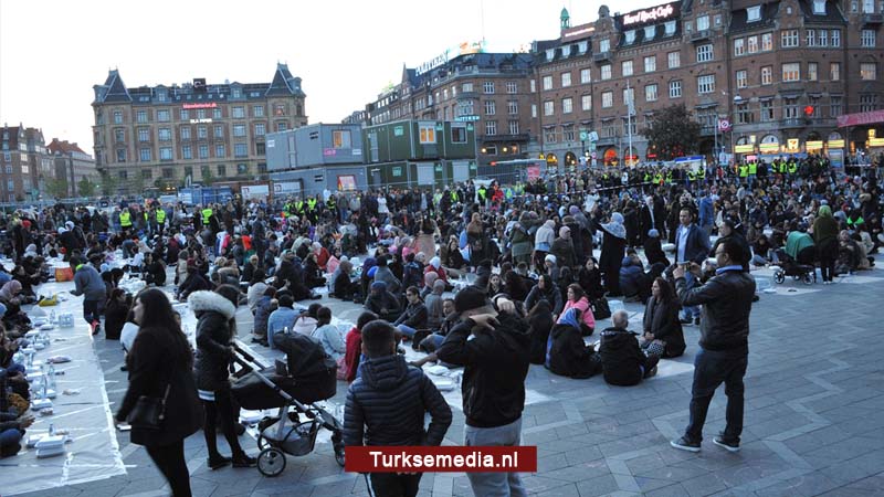 Islamofoben provoceren moslims in Kopenhagen, verstoren iftar