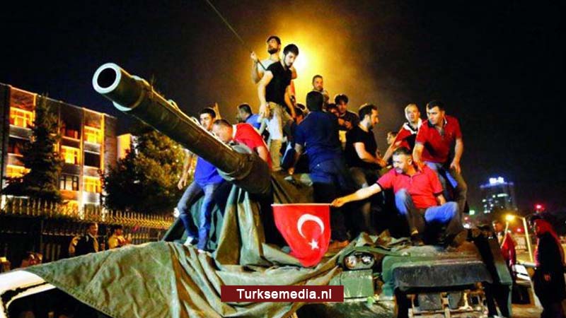 Wie steunden Turkije na de couppoging?