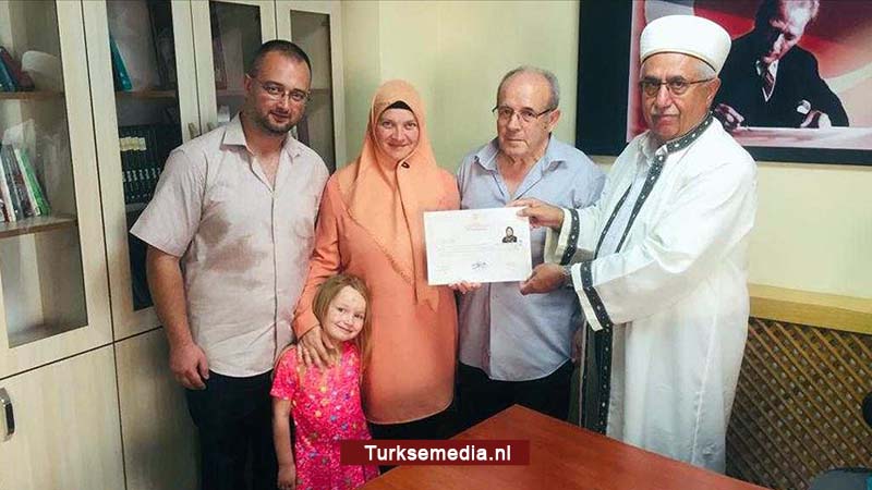 Franse vrouw bekeert zich tot de Islam in Turkije