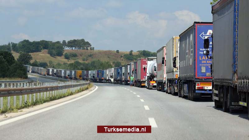 Saudi-Arabië houdt tientallen Turkse vrachtwagens op bij grensovergang