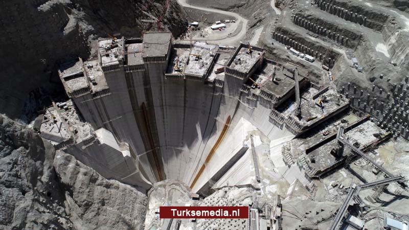 Turkije bouwt op eigen kracht hoogste dam en waterkrachtcentrale