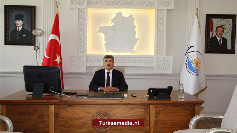 Turkse gemeente ontrafelt portretleugen