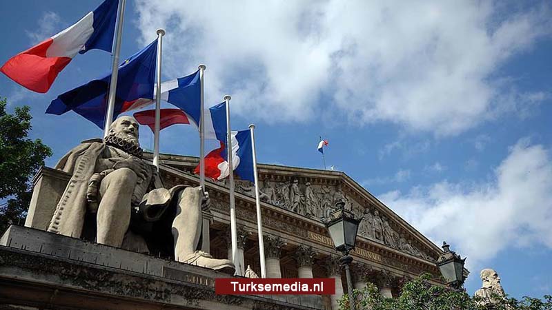 Frankrijk zoekt toenadering tot Turkije nu het op de blaren zit