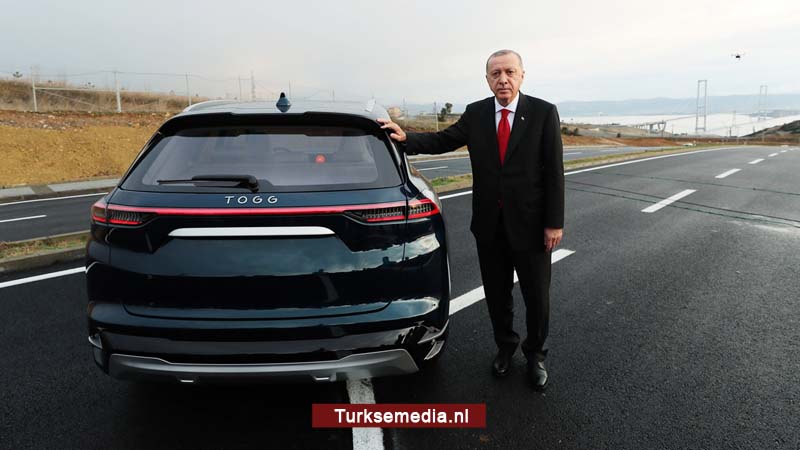 Erdoğan test Turkse ‘auto van de eeuw’