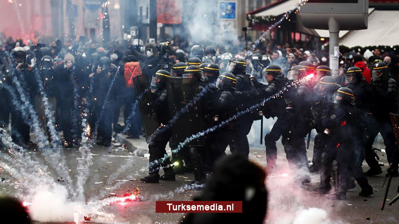Franse politie verwondt Turkse journalist in Parijs