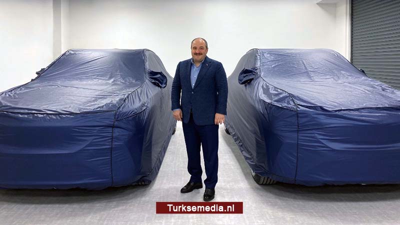 Turken wachten vol spanning op de eigen auto