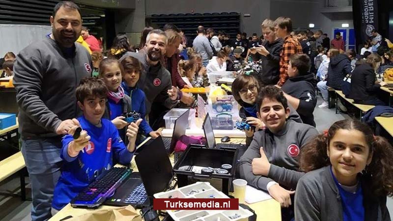 Turkse scholieren pakken wereldtitel tijdens roboticawedstrijd