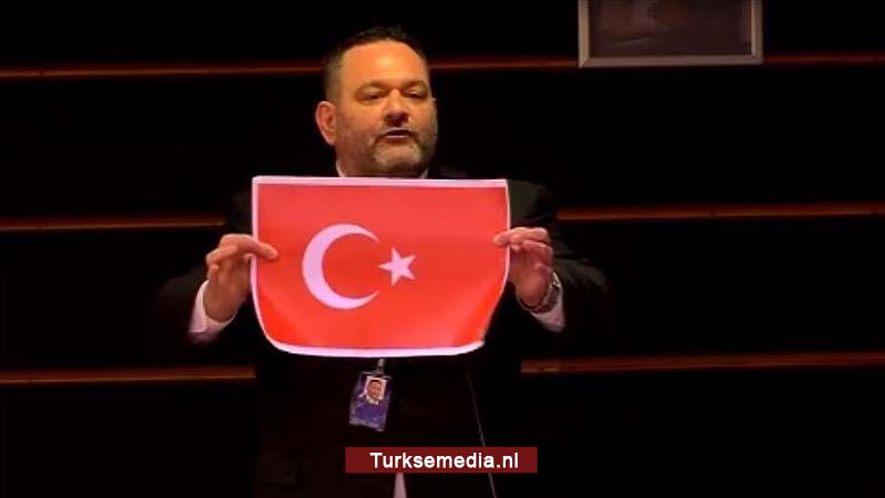 Europese Turken dienen aanklacht in tegen Grieks EP-lid