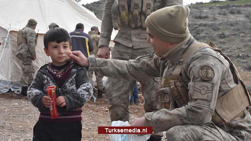 Turken doneren meer dan 15 miljoen euro aan getroffen Elazığ en Malatya