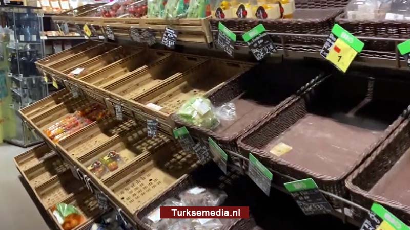 DENK bedankt alle vakkenvullers en caissières: ‘Niet hamsteren!’