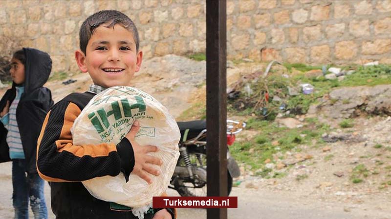 Turken delen 3,5 miljoen broodjes uit in Syrisch Afrin