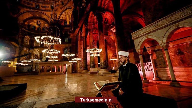 Griekenland stoort zich aan Koranrecitatie in oude moskee Istanbul