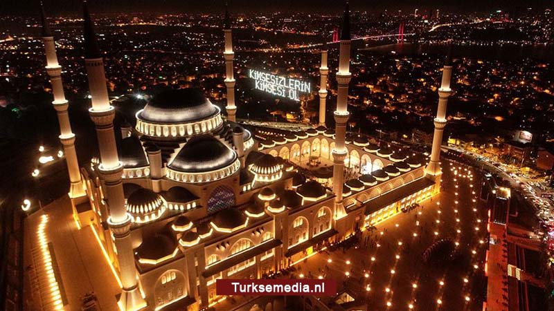 Moslims staan stil bij heilige nacht Lailat-ul-Qadr