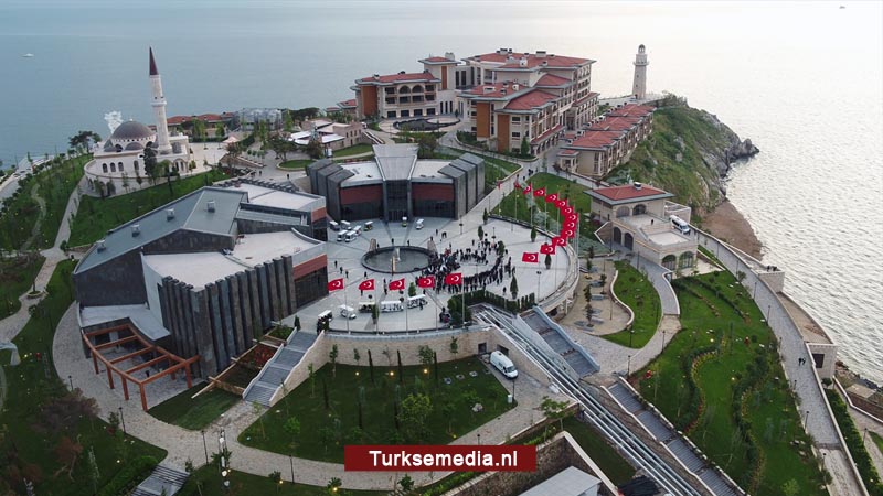 Turkije opent democratie- en vrijhedeneiland, ook voor de wereld