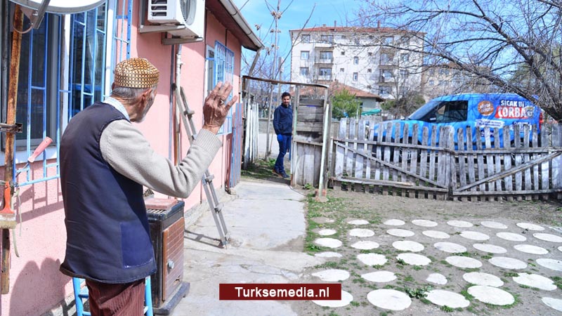 Turkse vrijwilligers langs 14,5 miljoen huishoudens tijdens coronamaanden