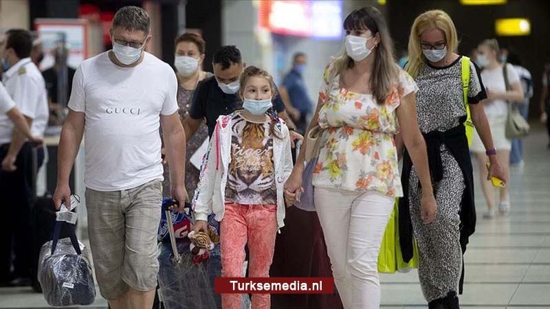 Russische toeristen stormen af op Turkse stranden