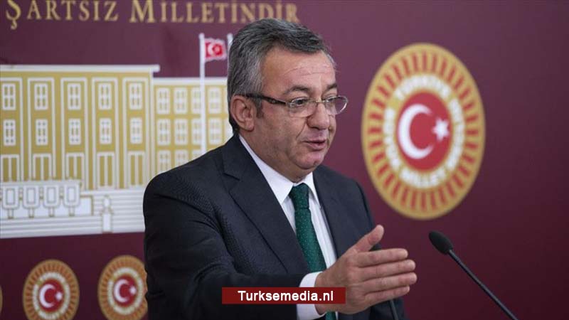 Turkse oppositiepartij CHP gaat ongekend los op ‘onbeschofte’ Macron: ‘Wie ben jij?’