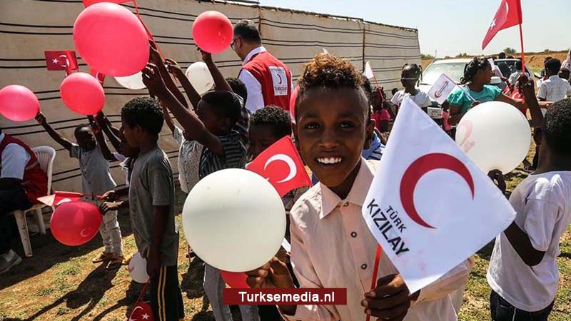 Turkse Kızılay zorgt voor 385.000 weeskinderen in 15 landen