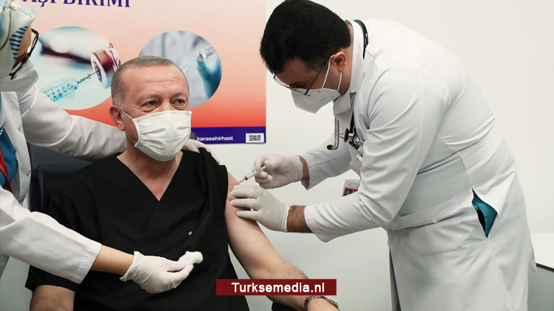Erdoğan ingeënt met CoronaVac-vaccin