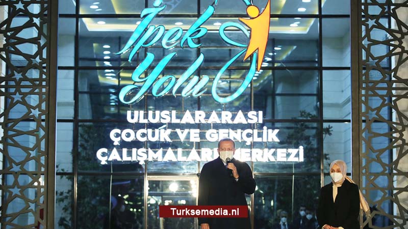 Erdoğan opent grootste jongerencentrum van Europa