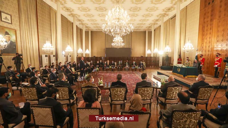 Pakistan eert Turkse minister met hoogste onderscheiding
