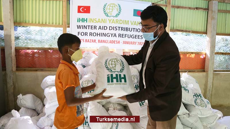 Turken voorzien 45.000 Rohingya-vluchtelingen van voedsel en kleding