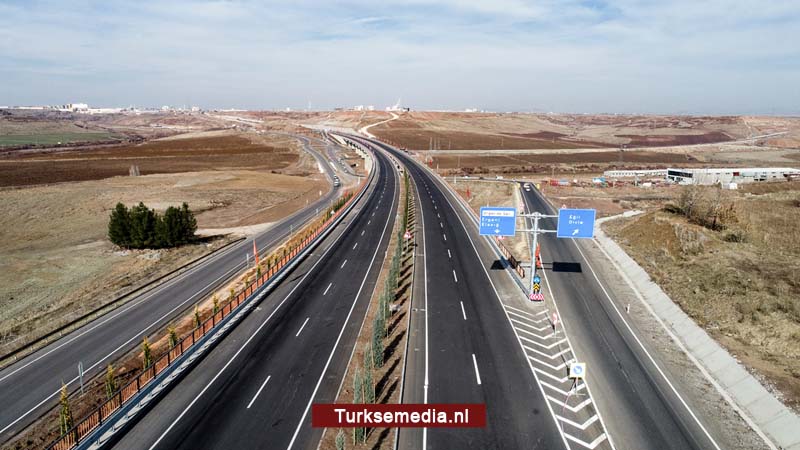 Turkije opent nieuwe brug in Diyarbakır