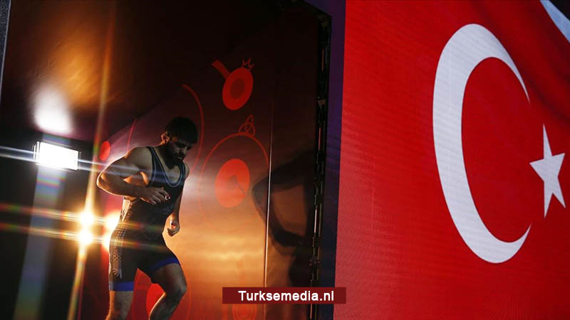Turkse worstelaars pakken goud in Frankrijk
