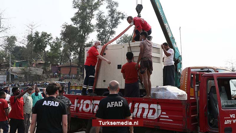 Turken arriveren in verwoest Rohingya-kamp in Bangladesh