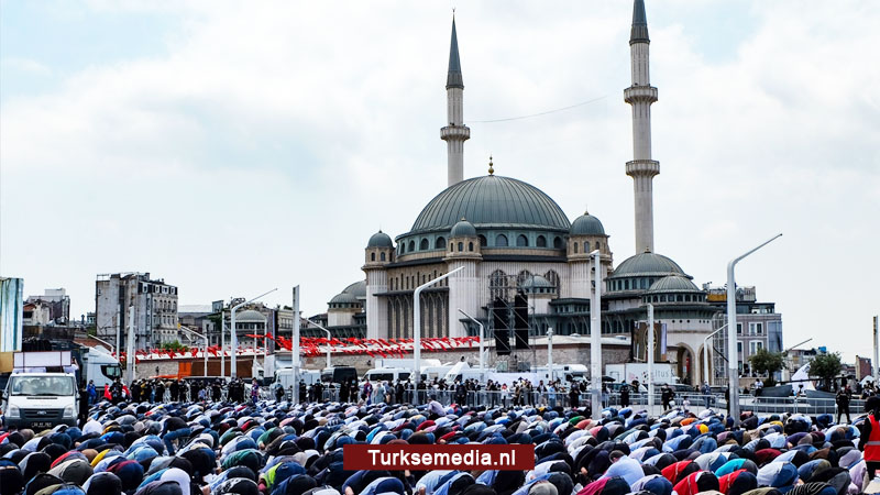 Erdoğan opent moskee die er nooit mocht komen op Taksimplein