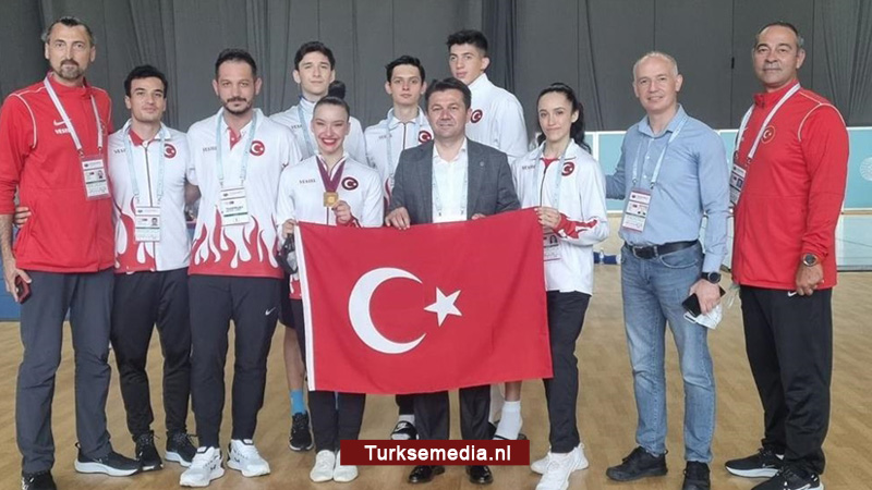 Turkse turnster Ayşe (19) wereldkampioen